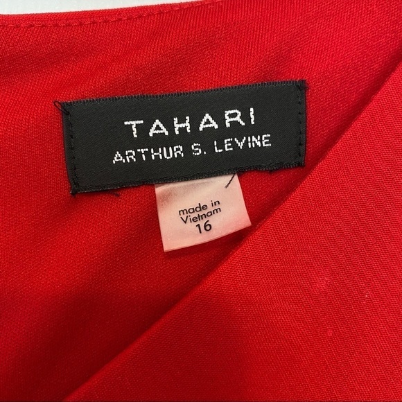 Tahari dress with flare sleeves plus size 16. - Picture 3 of 7